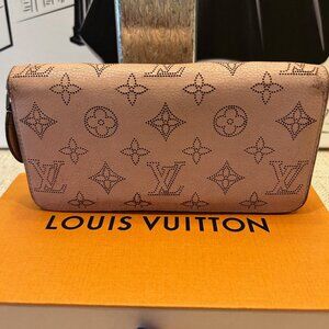 Louis Vuitton Pink Jasmin Mahina Leather Zip Around Wallet